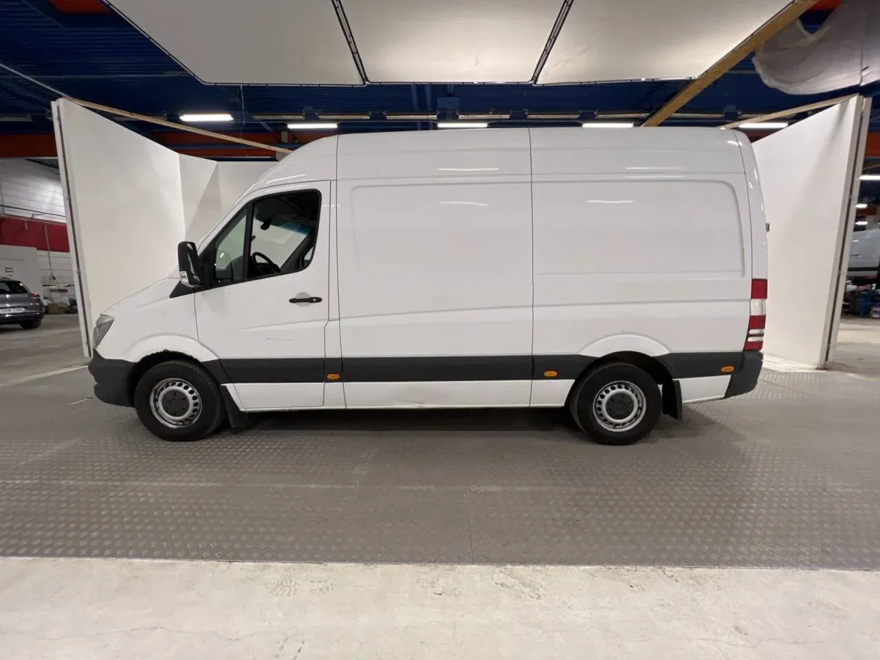 Mercedes-Benz Sprinter L2H2 316CDI Värmare 3-Sits 1-Ägare Image 1